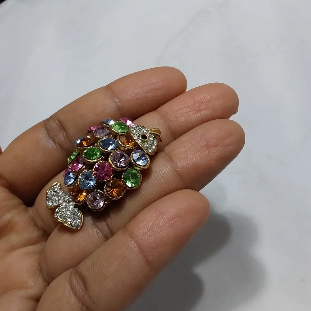 KOI/ MULTICOLORED PUFFER FISH PIN BROOCH‎